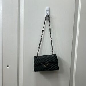 Elegant Black Quilted Chain Bag